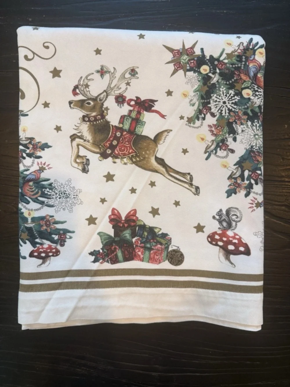 Williams Sonoma tablecloth excellent